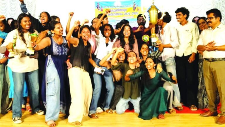 തൃ​പ്പൂ​ണി​ത്തു​റ ഉ​പ​ജി​ല്ലാ സ്കൂ​ൾ ക​ലോ​ത്സ​വം