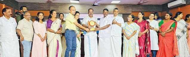 ശുചിത്വ മാതൃക: മരട് നഗരസഭയ്ക്ക് ആദരം